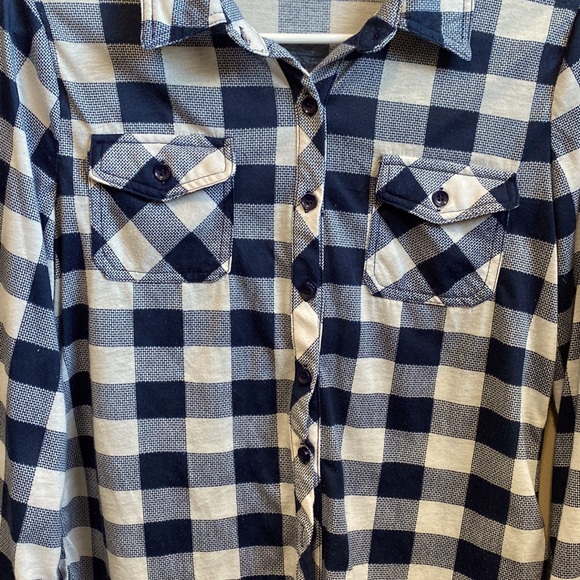 Blue and white checked woman’s flannel. - Picture 4 of 4